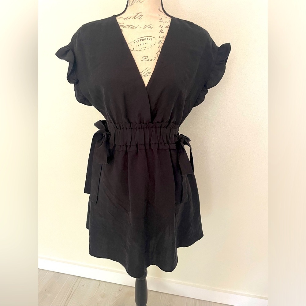Zara black V neck dress size small ❤️ NWOT